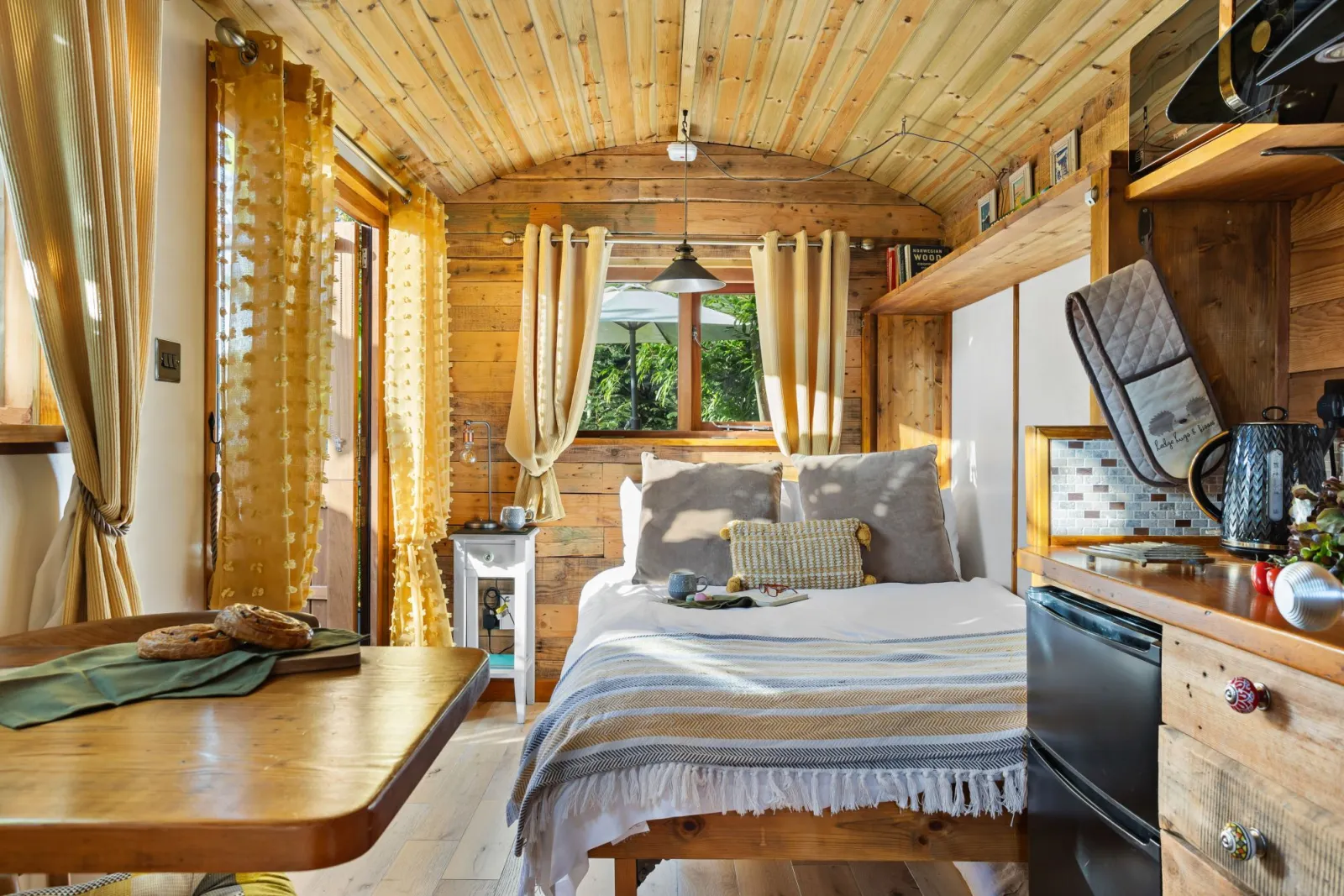 Open plan living inside -Poldhu