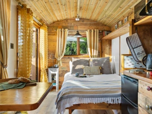 Open plan living inside -Poldhu