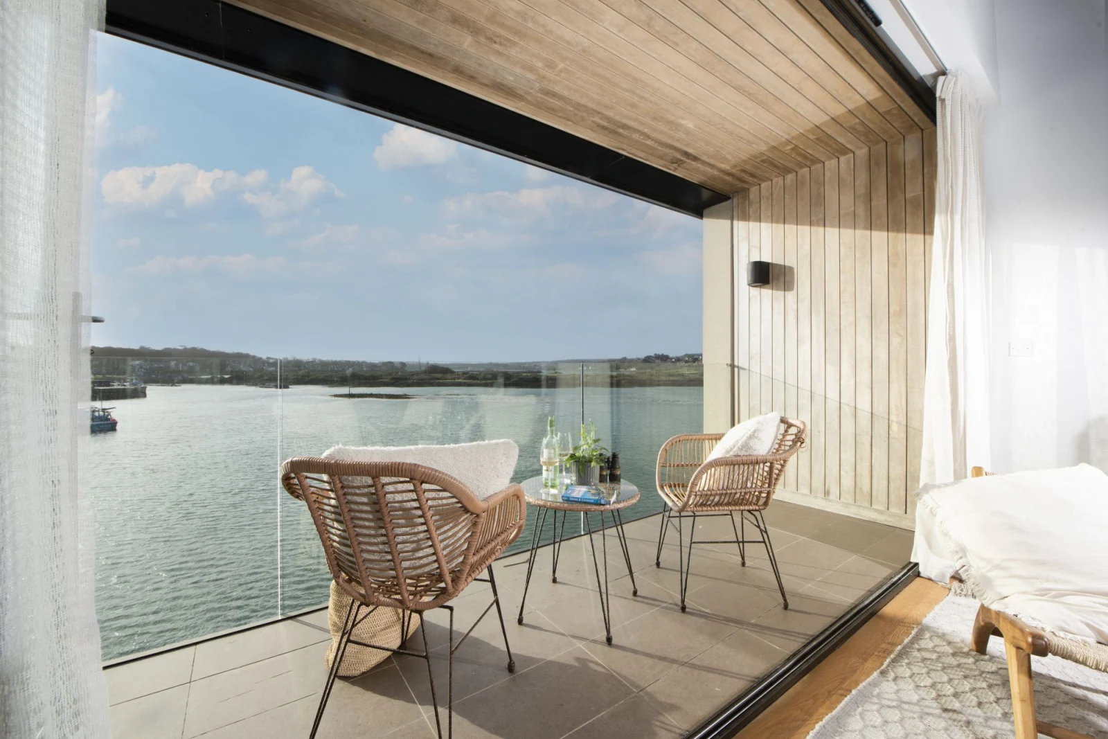 Balcony with panoramic views of Hayle Estuary - 10 Cannery Row