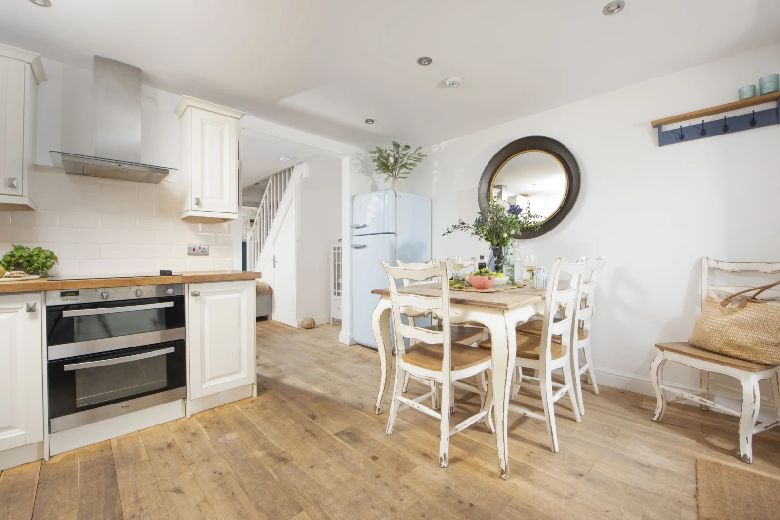 Kitchen and dining room with table seating six - Happy Days Cottage