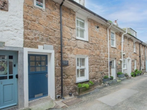 Street view and property entrance - Happy Days Cottage