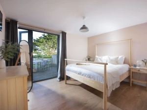 Master bedroom with access to garden via decked area - Cloud 10