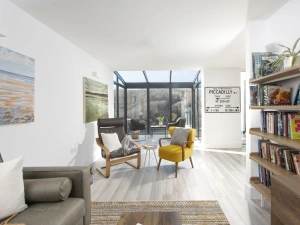 Open plan living with fantastic decorative touches - Redshank