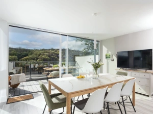 Dining area with access to the balcony - Redshank