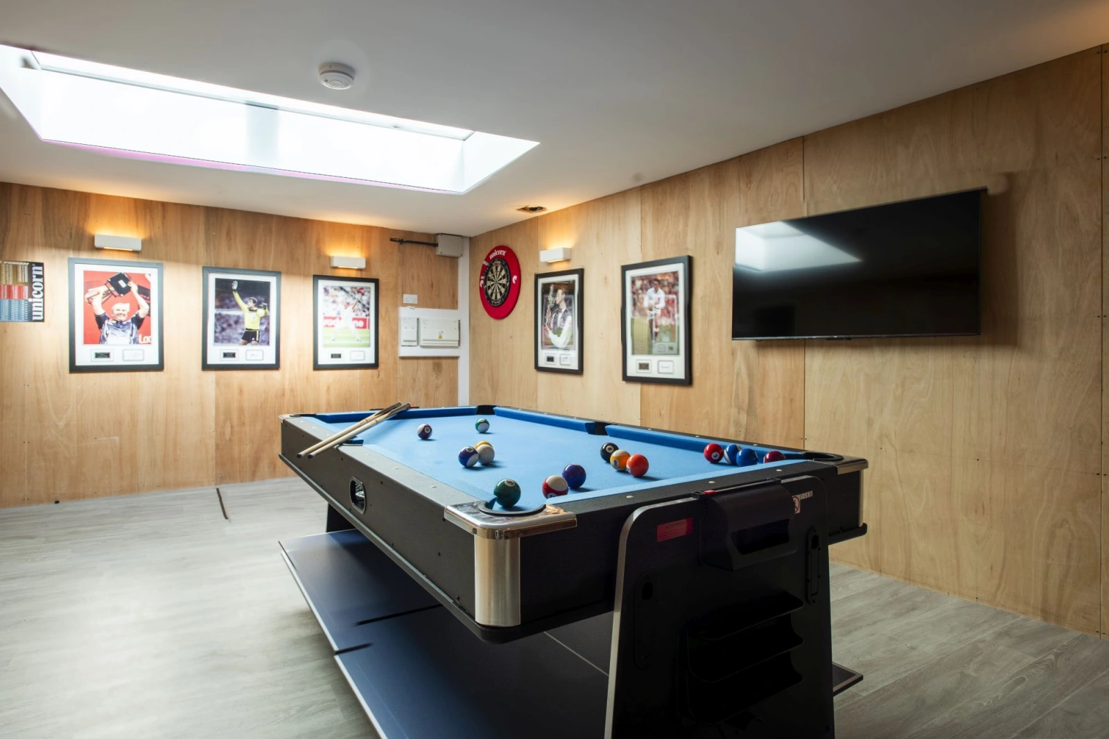 Games room with pool table which converts to table tennis and air hockey - Redshank