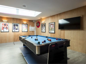 Games room with pool table which converts to table tennis and air hockey - Redshank