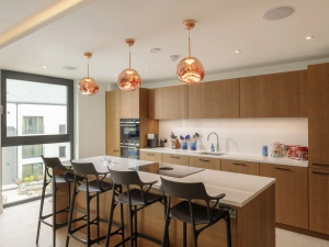 Kitchen island with seating - 4 The Reach