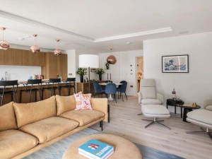 Open plan living, dining and kitchen space - 4 The Reach