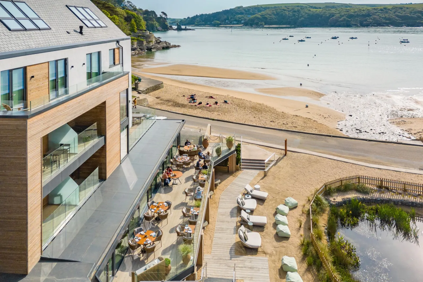 Neighbouring Harbour Beach Club Hotel - 4 The Reach