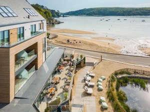 Neighbouring Harbour Beach Club Hotel - 4 The Reach