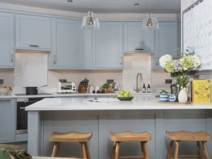 Well equipped kitchen, oven, toaster, dining area - Myrtle Cottage