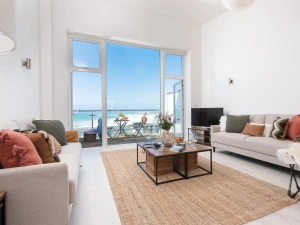 Two comfortable sofas, TV and coffee table - 5 Gwelva