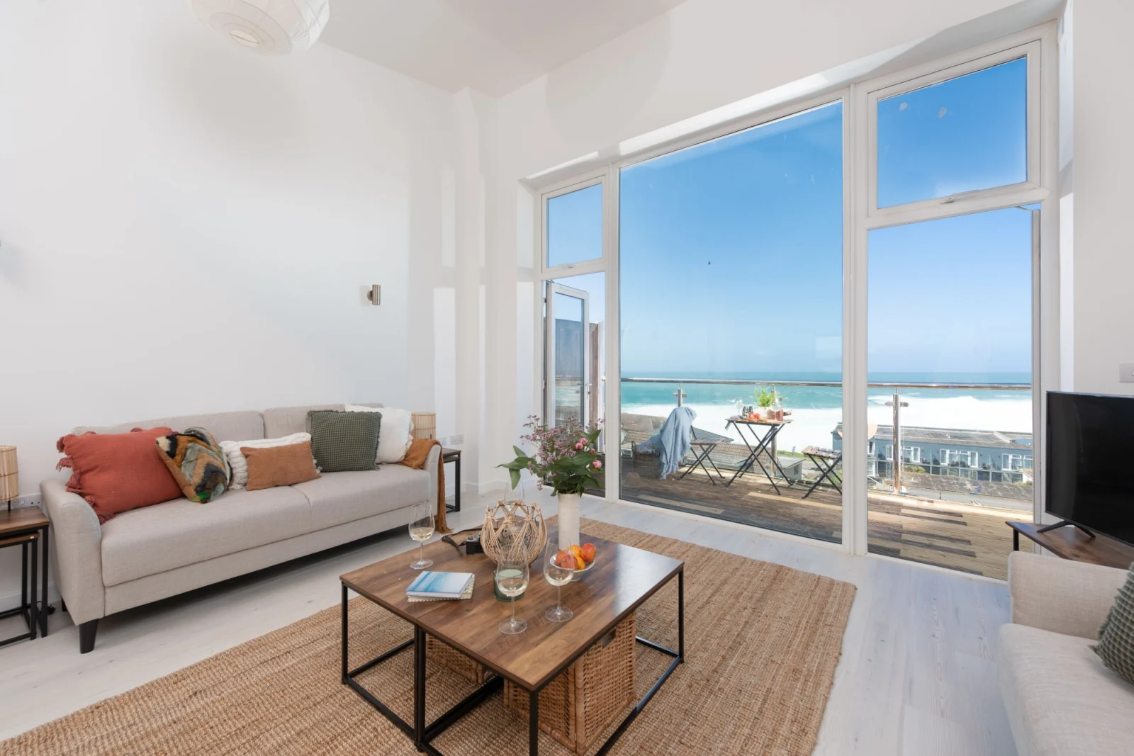 Sofa and coffee table with sea views  - 5 Gwelva