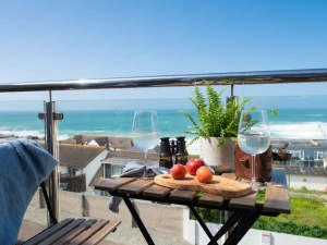 Balcony with sea views - 5 Gwelva