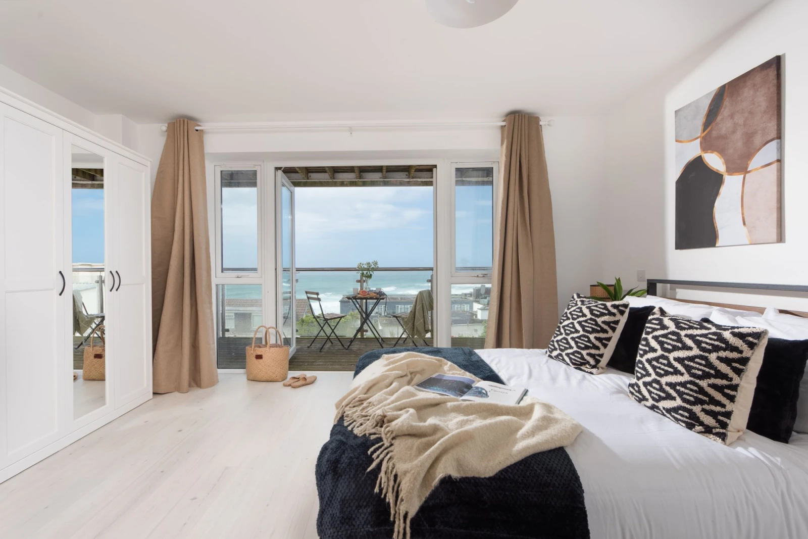 Bedroom with private balcony and sea views  - 5 Gwelva
