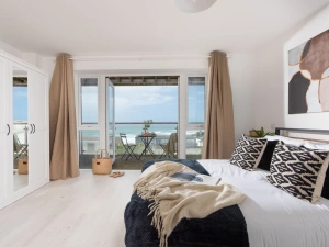 Bedroom with private balcony and sea views  - 5 Gwelva