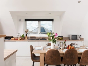 Dining area and kitchen - 5 Gwelva