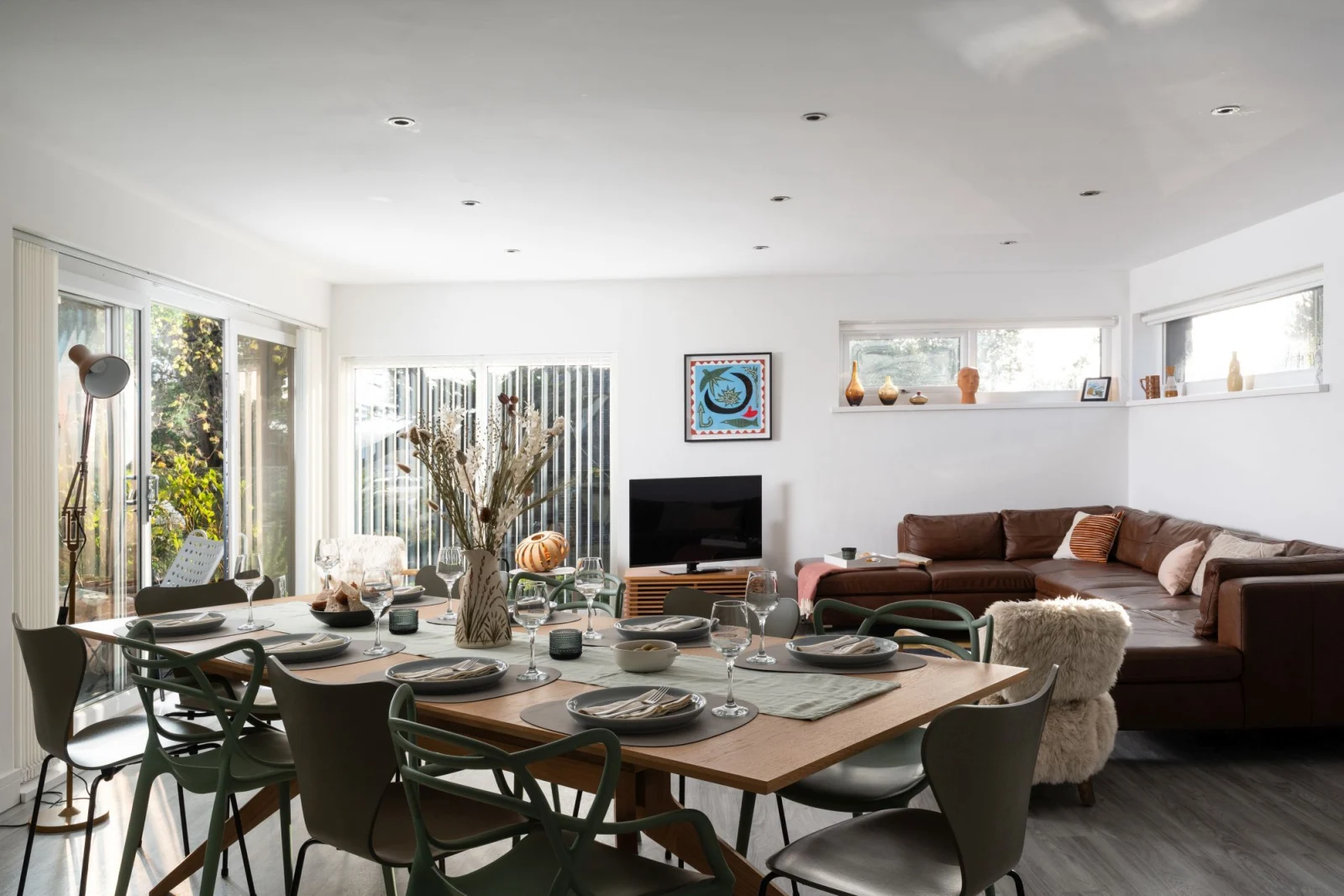 Open plan living and dining space - Estuary Watch
