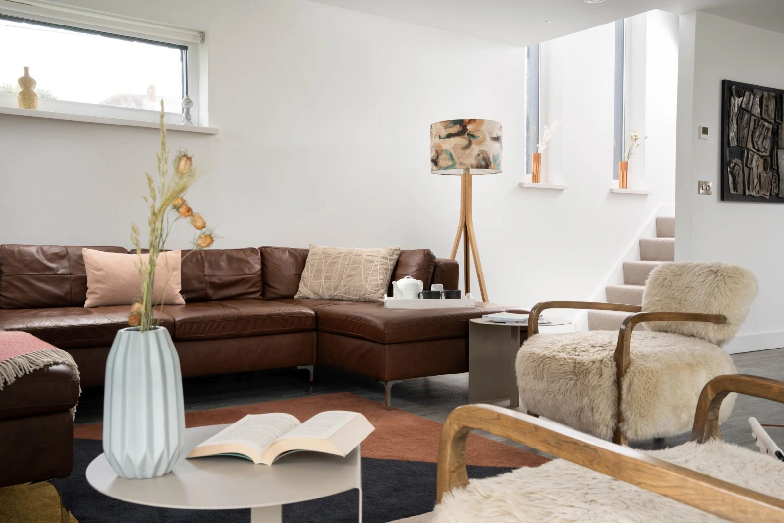 Light and spacious living space - Estuary Watch