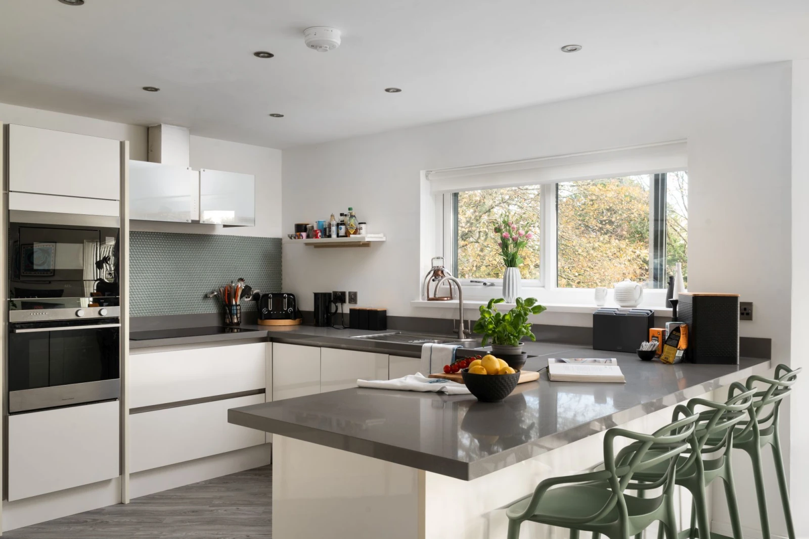 Kitchen with bar stools - Estuary Watch