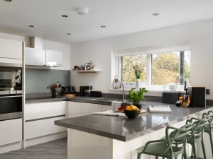 Kitchen with bar stools - Estuary Watch