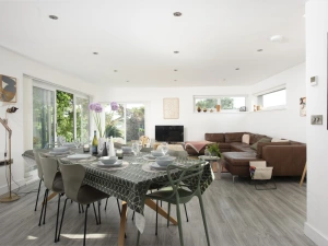 Open plan living and dining space - Estuary Watch