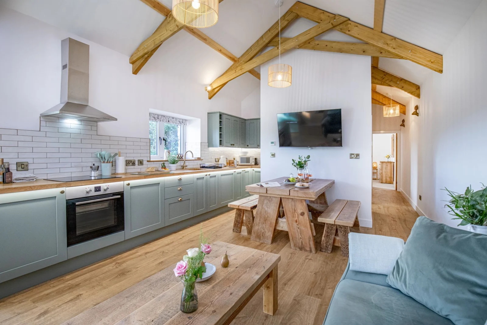 Open plan living wit large kitchen, lounge and dining  bench - Longpark Linhay