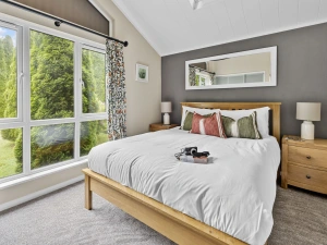 King size bed, side tables, lamps, wardrobe - Brayford Lodge, Kentisbury Grange