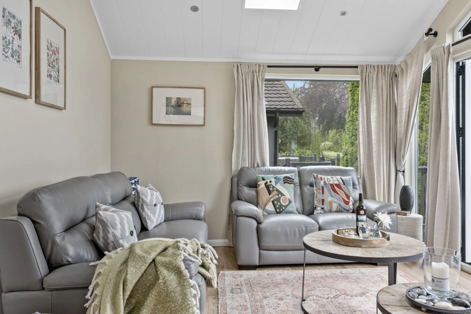 Living area with Smart TV and Free WiFi - Brayford Lodge, Kentisbury Grange
