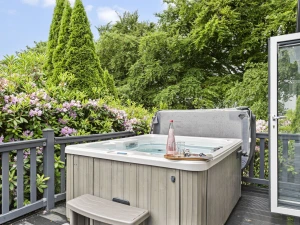 Hot tub and decking - Brayford Lodge, Kentisbury Grange