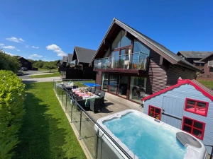 Lodge 27, Retallack Resort & Spa (Sleeps 12)