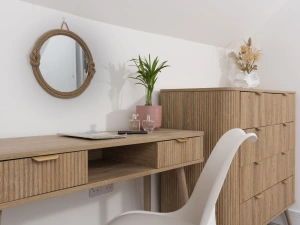 Dressing table and mirror with chest of drawers in bedroom - 4 Tywarnhayle Square