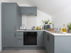 Kitchen with tea and coffee making, oven, mircrowave, fridge/freezer - 4 Tywarnhayle Square