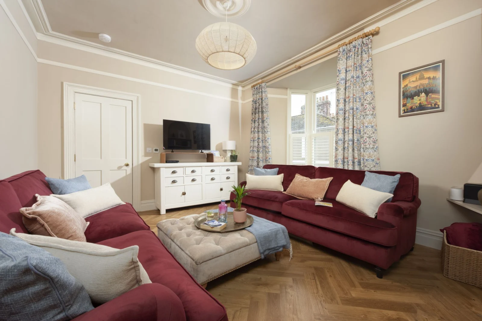 First living room with Smart TV - Sandy Boobies