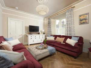 First living room with Smart TV - Sandy Boobies
