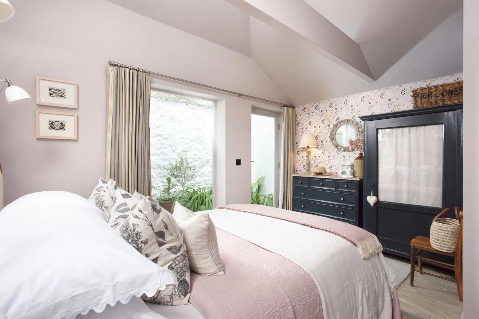 King size bedroom wardrobe and chest of drawers - The store Room 