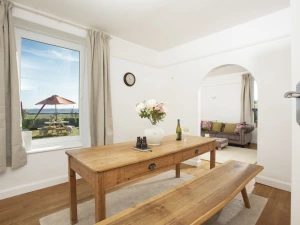 Dining table and bench with ocean view - Folneth