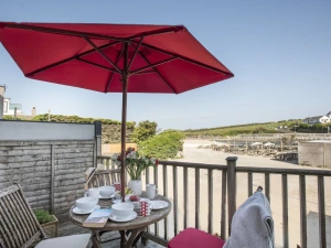Porth Beach House, Mermaid Court