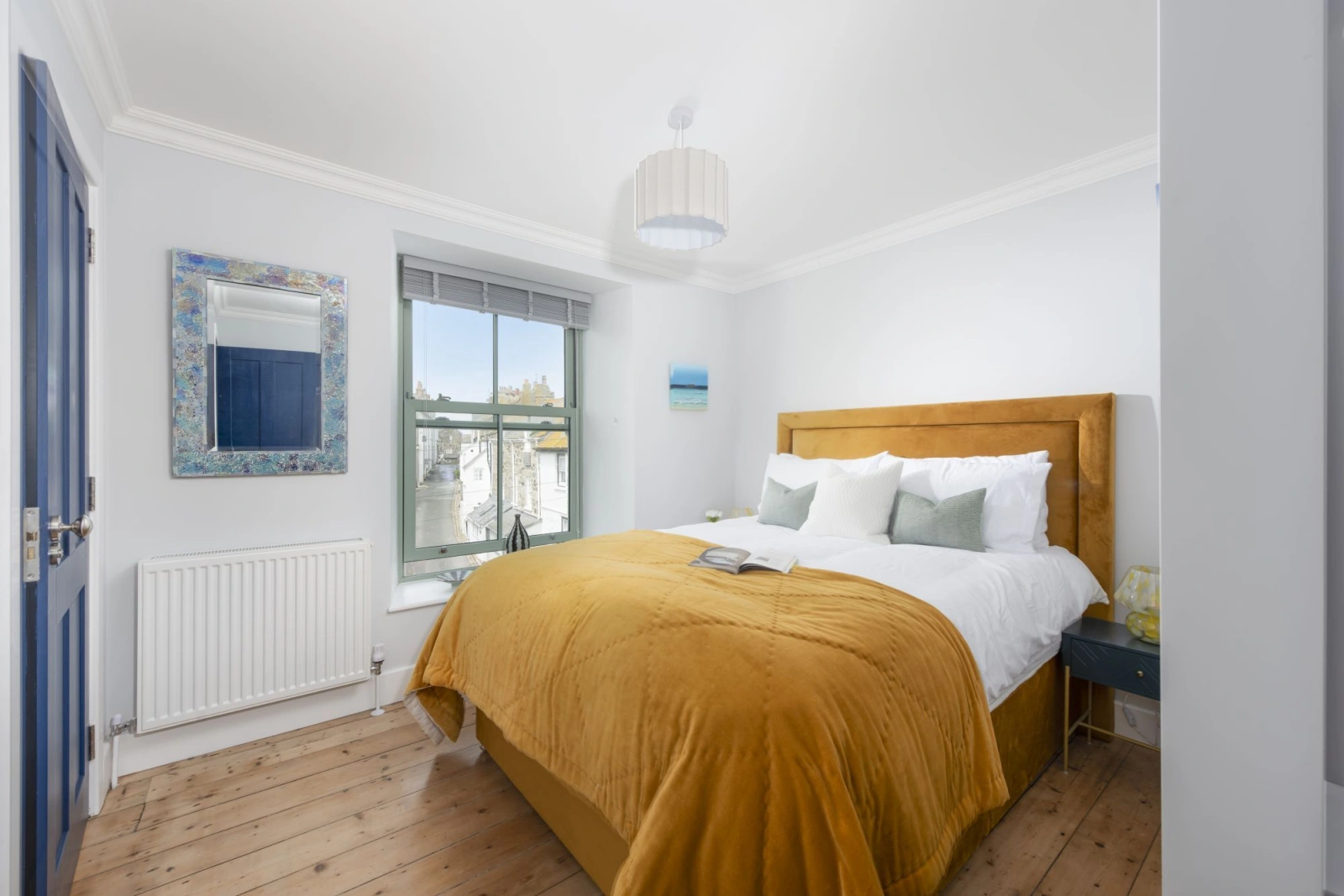 Bedroom with king size bed with side tables, lamps and ensuite - Mermaids 3