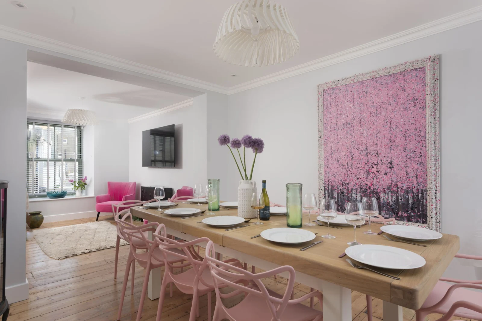 Open plan living and dining room, plenty of seating and TV - Mermaids 3