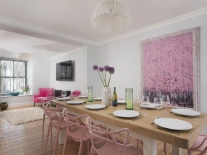 Open plan living and dining room, plenty of seating and TV - Mermaids 