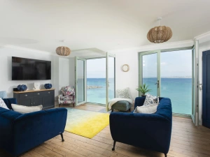 Living room with sofas, sea view, beach front - Mermaids