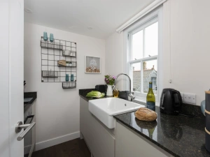Gally kitchen with electric oven and hob, microwave, kettle, toaster - Berakah