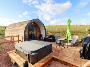 Gander Pod at Salford Court Farm Fishing Cabins