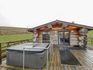 Douglas Cabin at Salford Court Farm Fishing Cabins