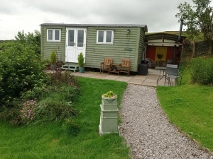 The Journeyman Luxury Shepherds Hut