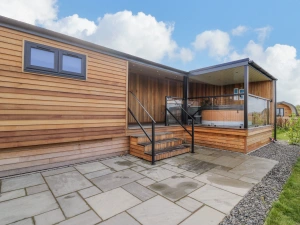 Betsi (Lodge 1)
