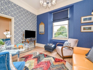 Muntham Apartment 4