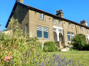 1 Bridge End &amp; Garden