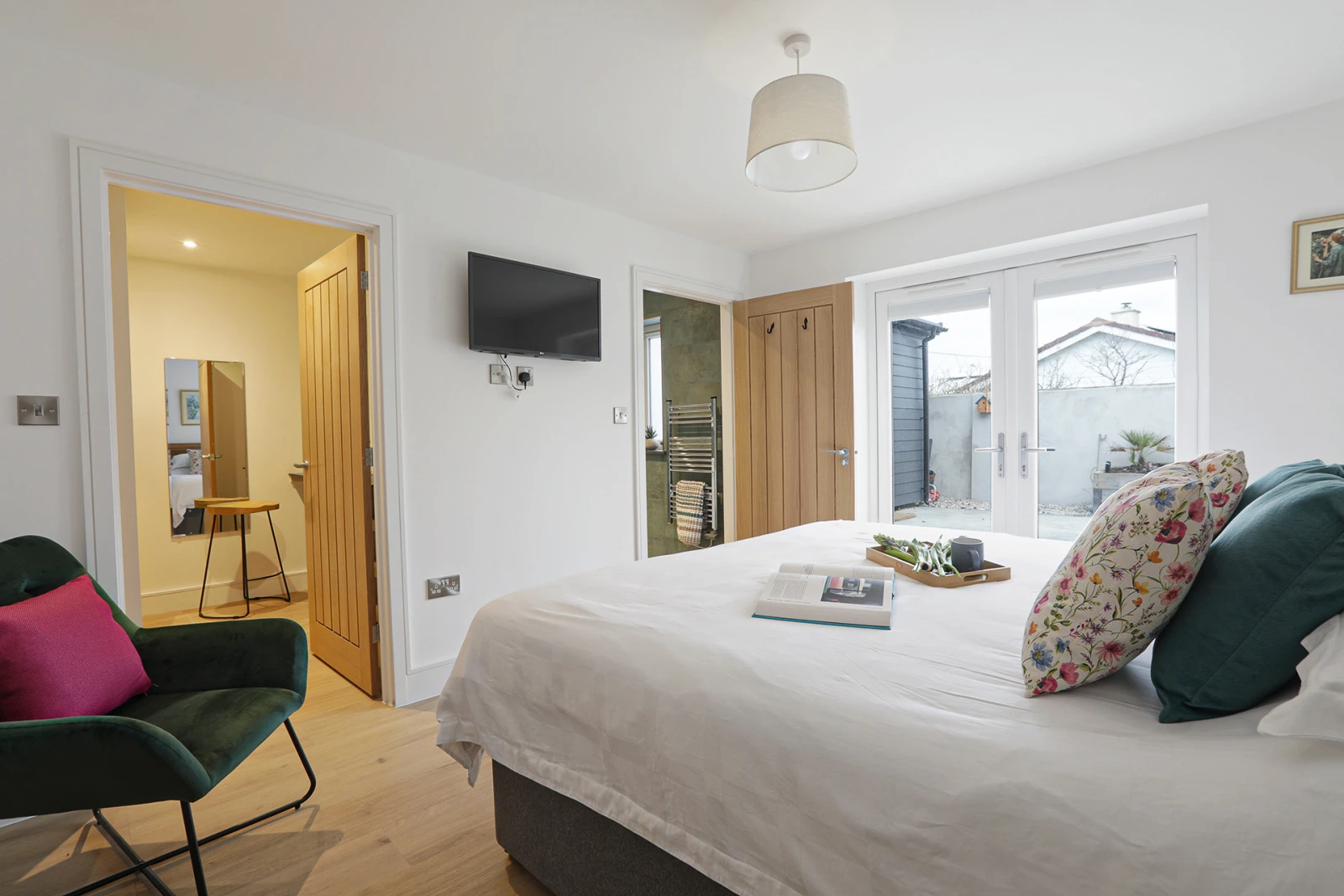 Master bedroom continued